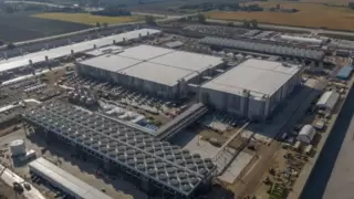 微软将富士康空置建筑改造成全球最强人工智能数据中心