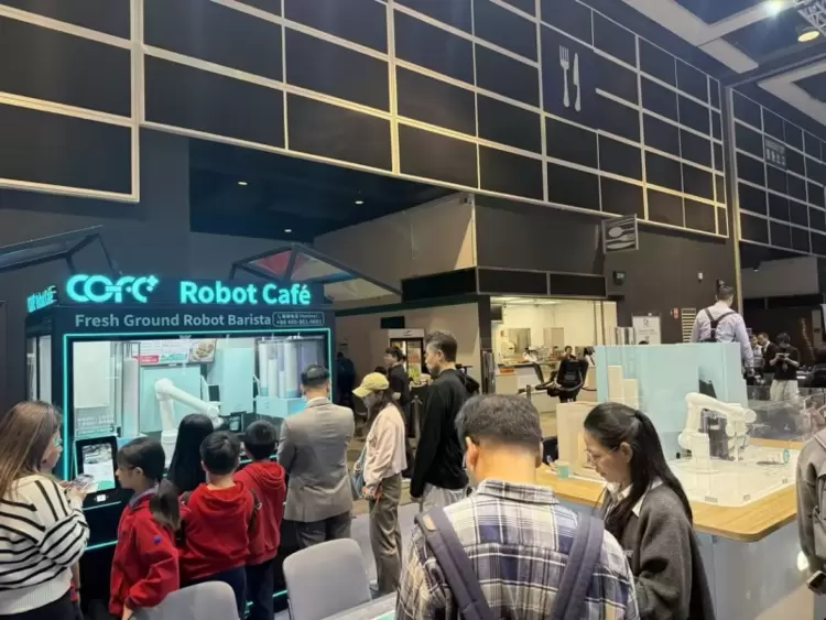 全能冠军划时代亮相：第六代咖啡机器人COFE+引爆香港国际AI艺术节